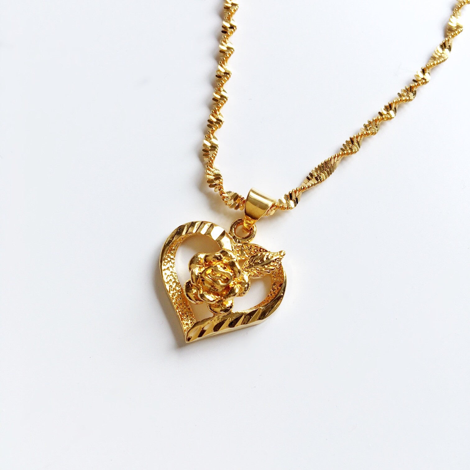LOVE ROSE HEART NECKLACE