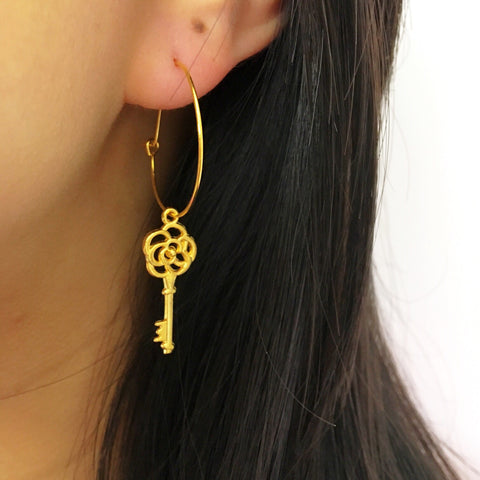 ROSE KEY HOOP EARRINGS