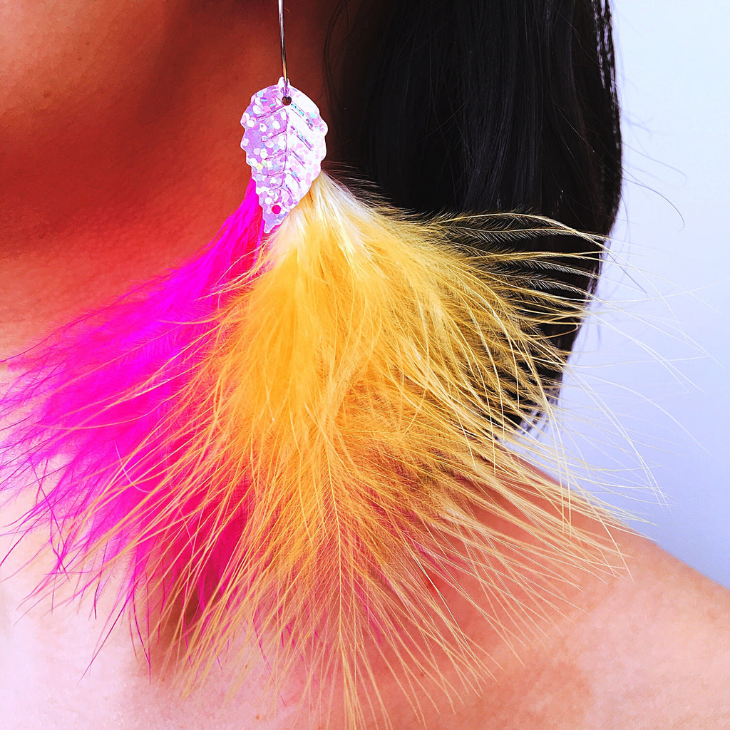 SINGLE LEAF FEATHER HOOPS EARRINGS