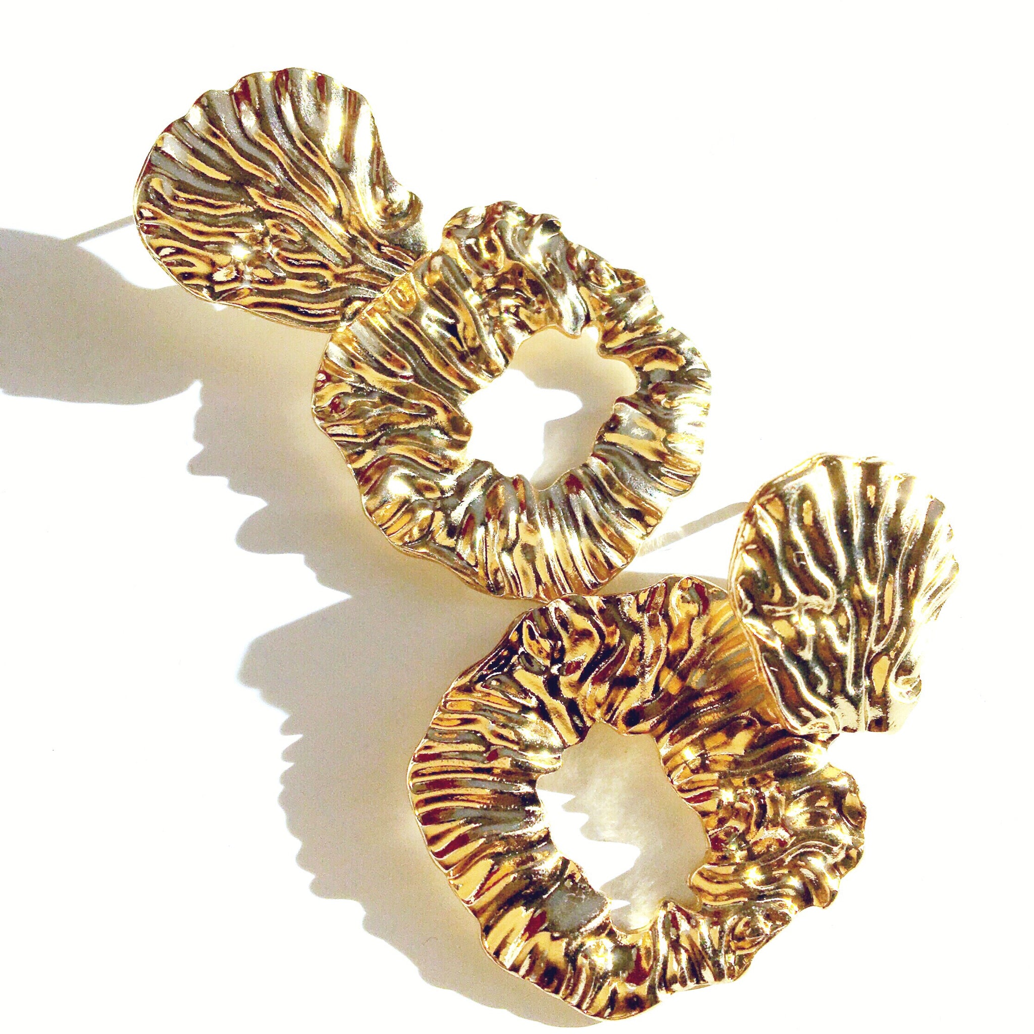 TEXTURE HOOP EARRINGS