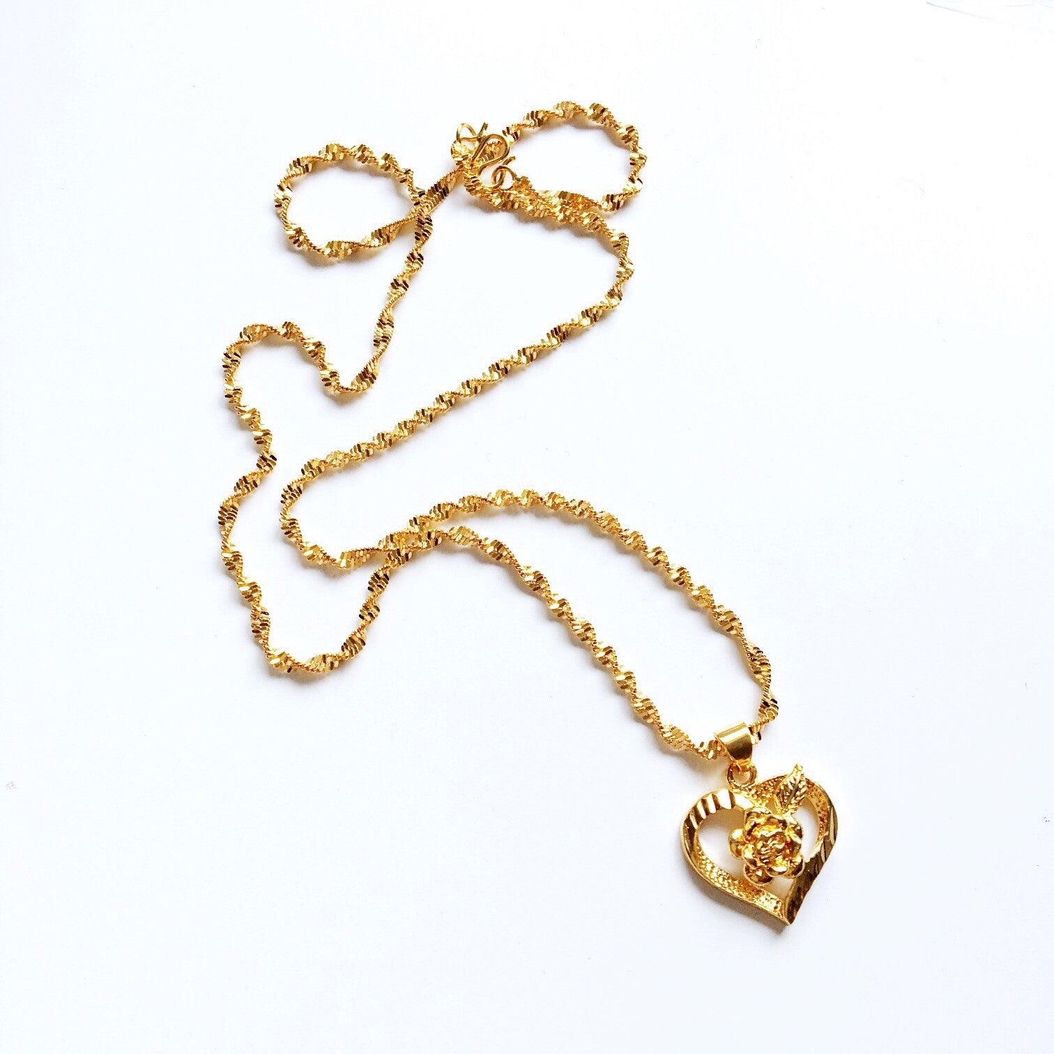 LOVE ROSE HEART NECKLACE