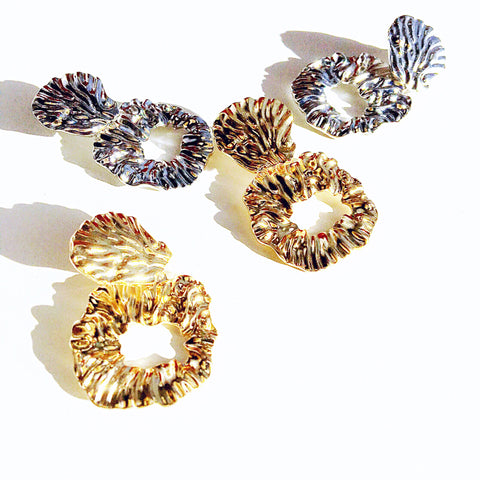 TEXTURE HOOP EARRINGS
