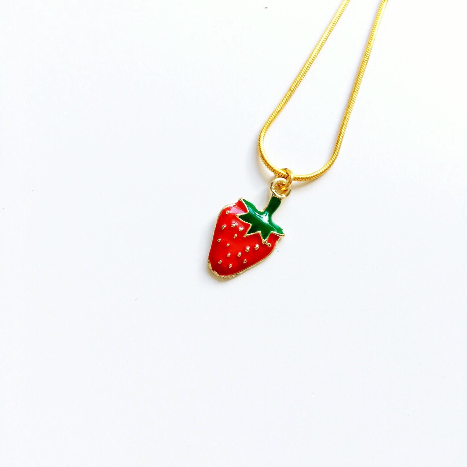 STRAWBERRY PENDANT NECKLACE