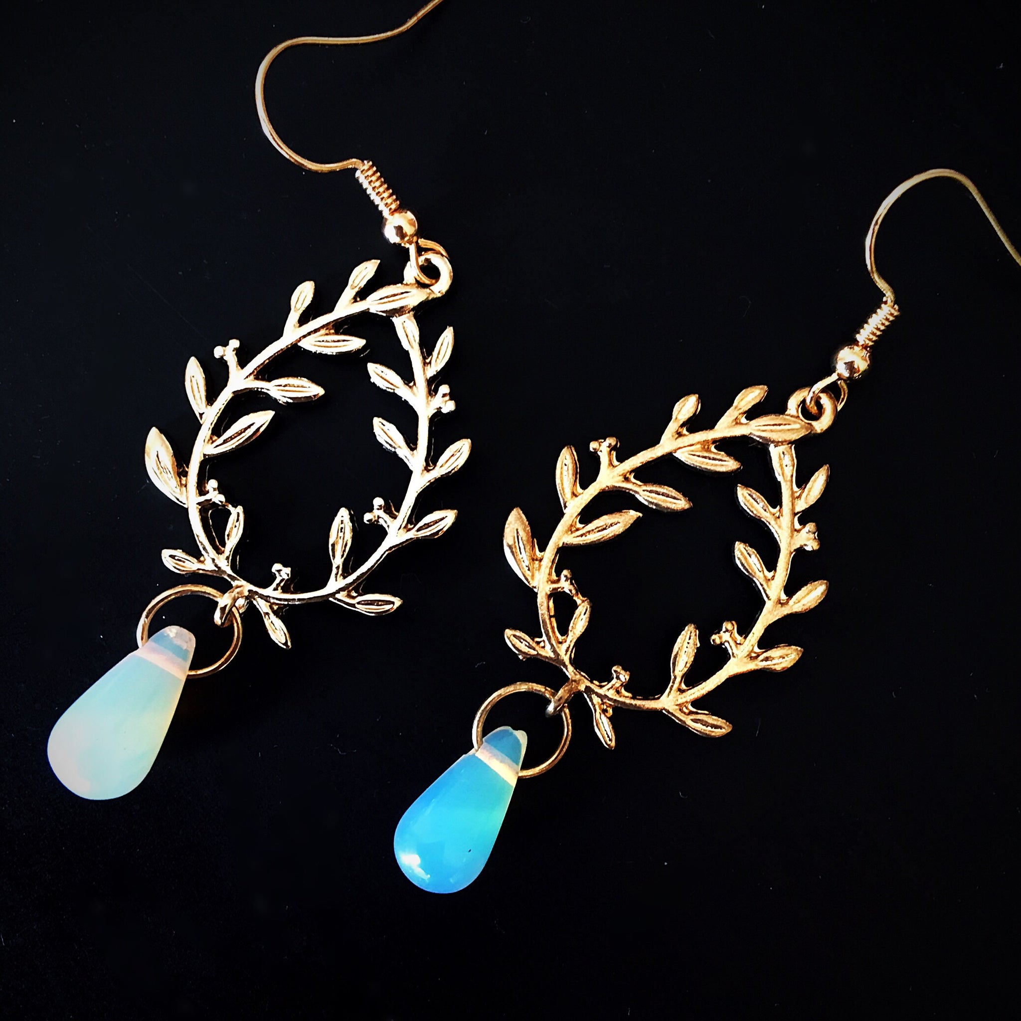 LEAF HOOP DROPLET TEAR EARRINGS