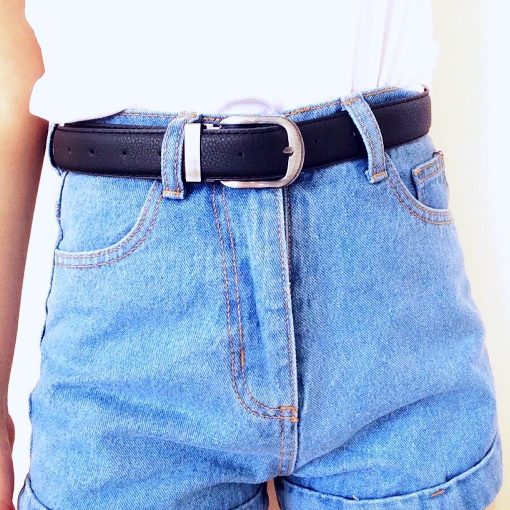 SIMPLE BLACK FAUX LEATHER BELT