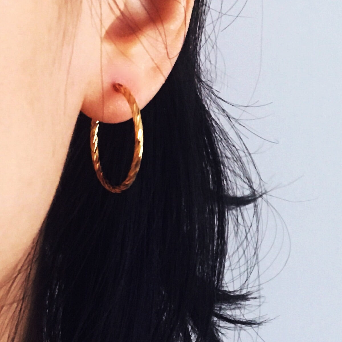 GOLD TWISTED TEXTURED SMALL HOOP EARRINGS
