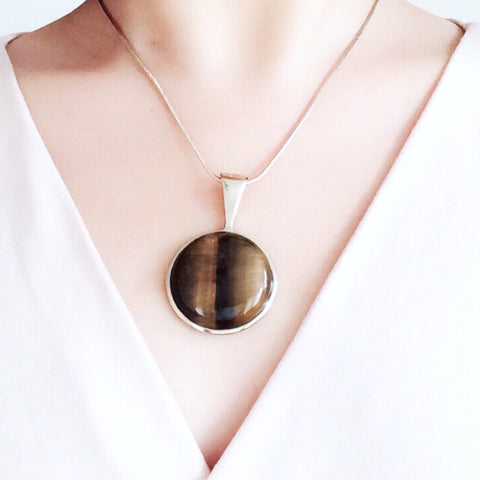 90s vintage gothic boho tribal natural tiger eye   gemstone stone round pendant light gold colour chain short necklace