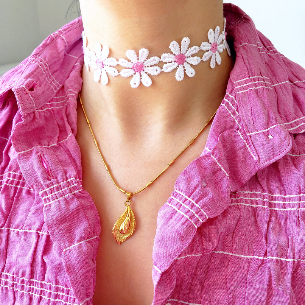 PINK DAISY CHOKER NECKLACE