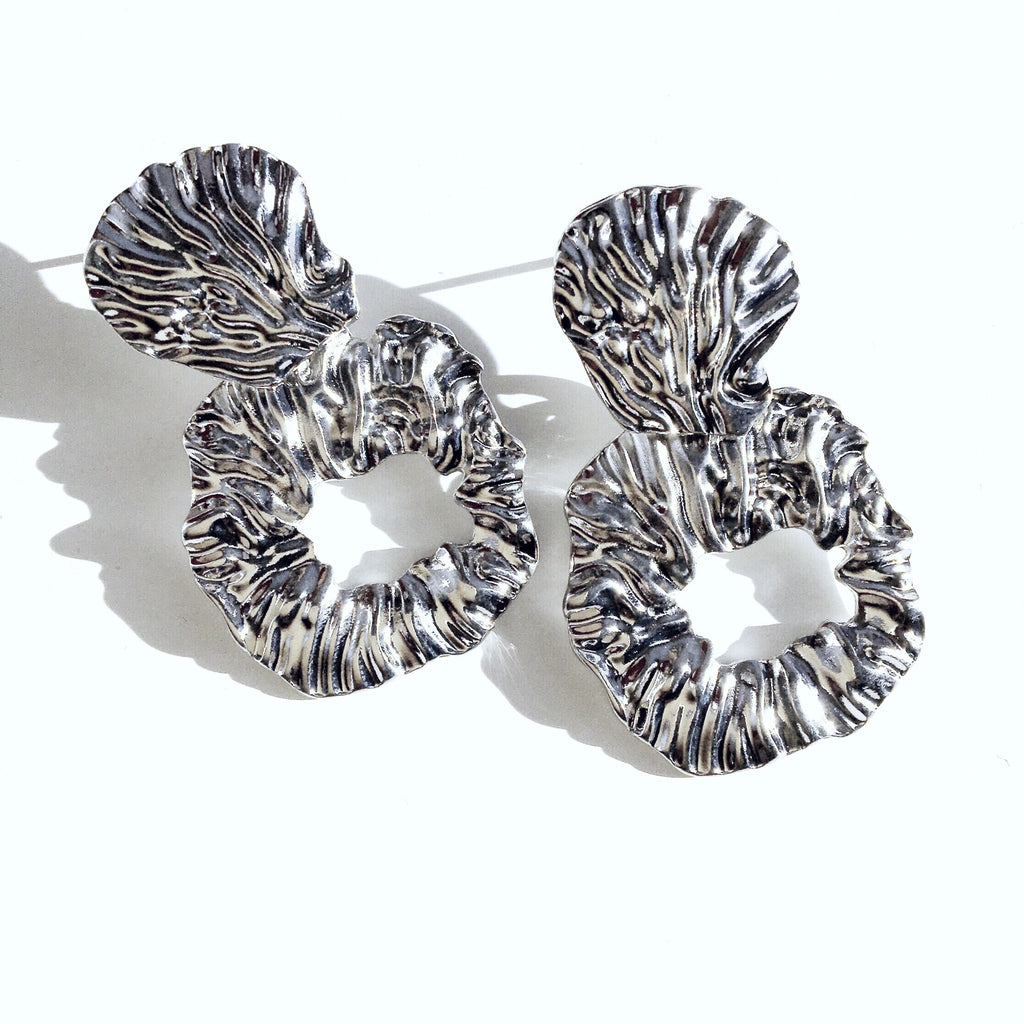 TEXTURE HOOP EARRINGS