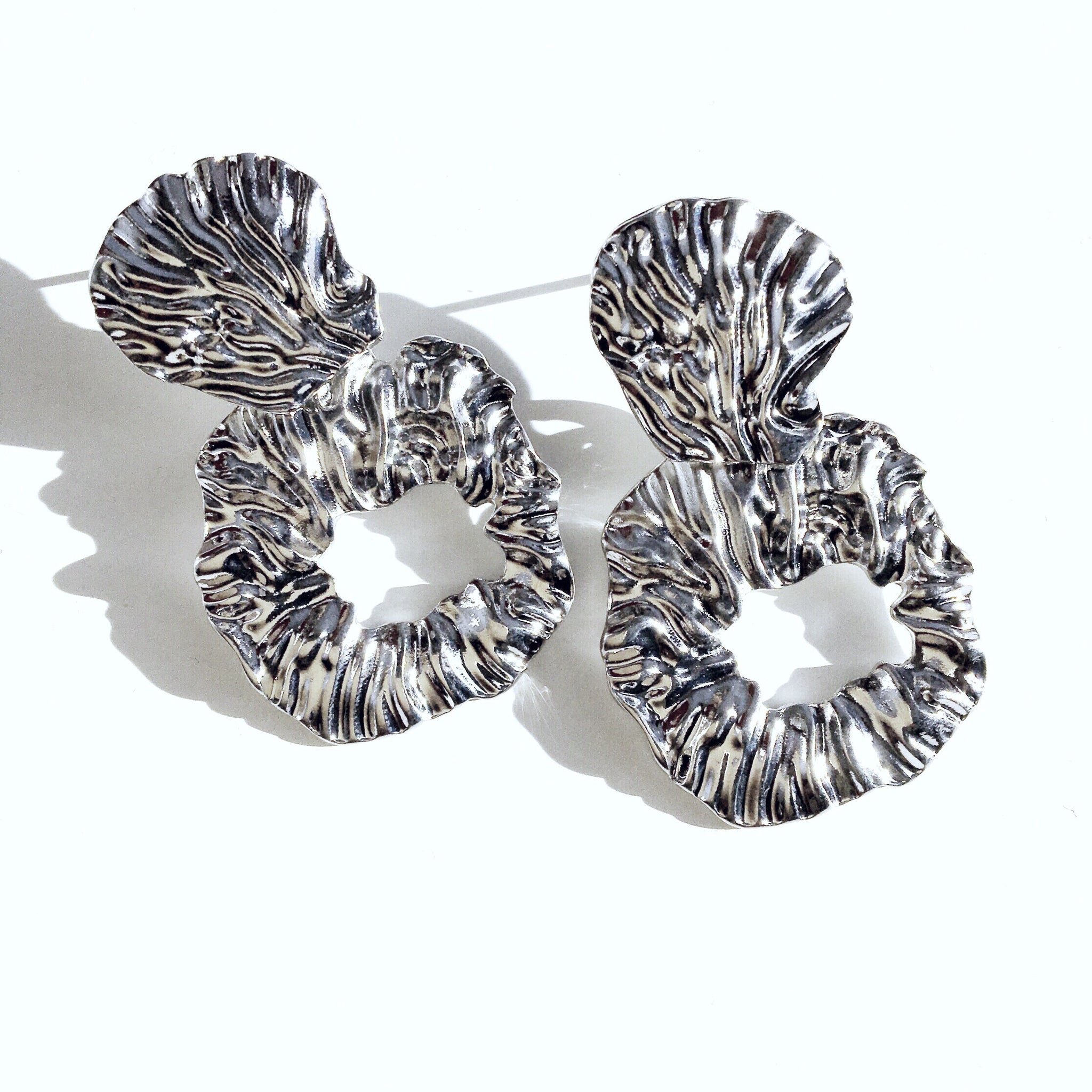 TEXTURE HOOP EARRINGS
