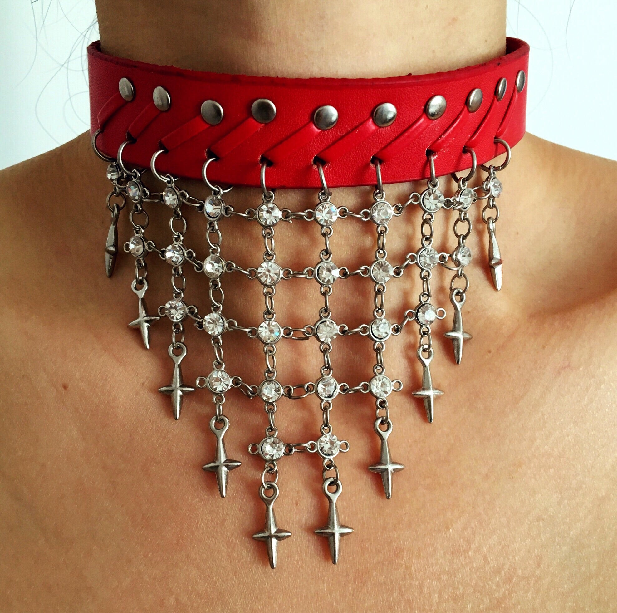 LIA RED FAUX LEATHER CHOKER