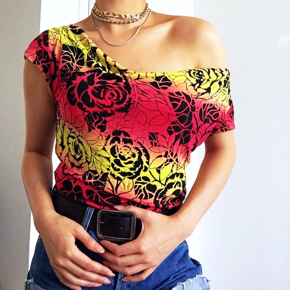 90s Y2k VINTAGE ROSE ROCK N ROLL STYLE COWL NECK TEE TOP