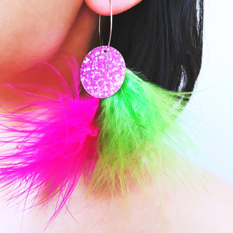 SINGLE DISC FEATHER HOOPS EARRINGS