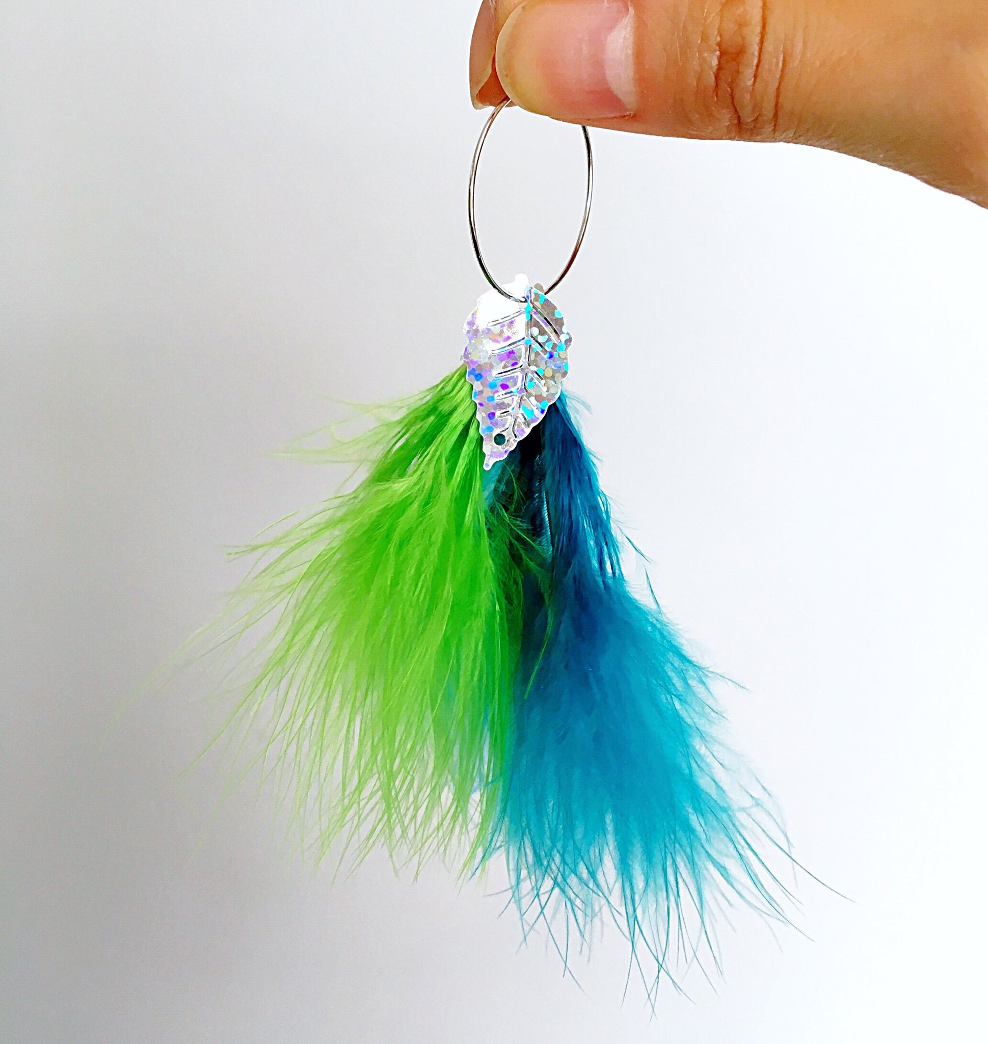 SINGLE LEAF FEATHER HOOPS EARRINGS
