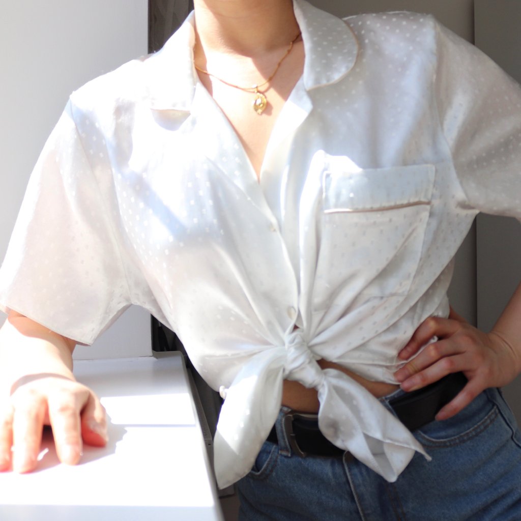 WHITE SILKY SHORT SLEEVES SHIRT TOP