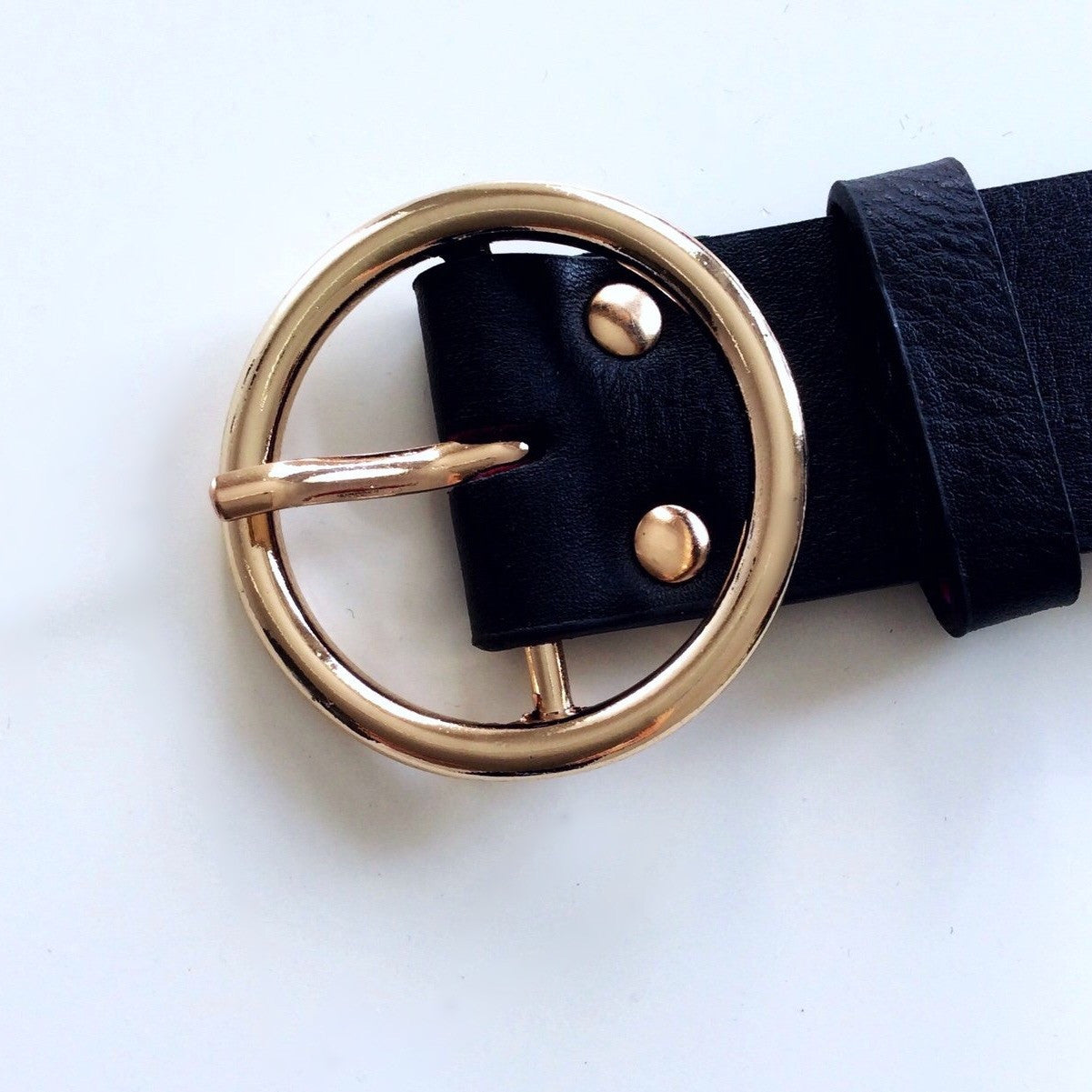 BLACK FAUX LEATHER ROUND BUCKLE BELT