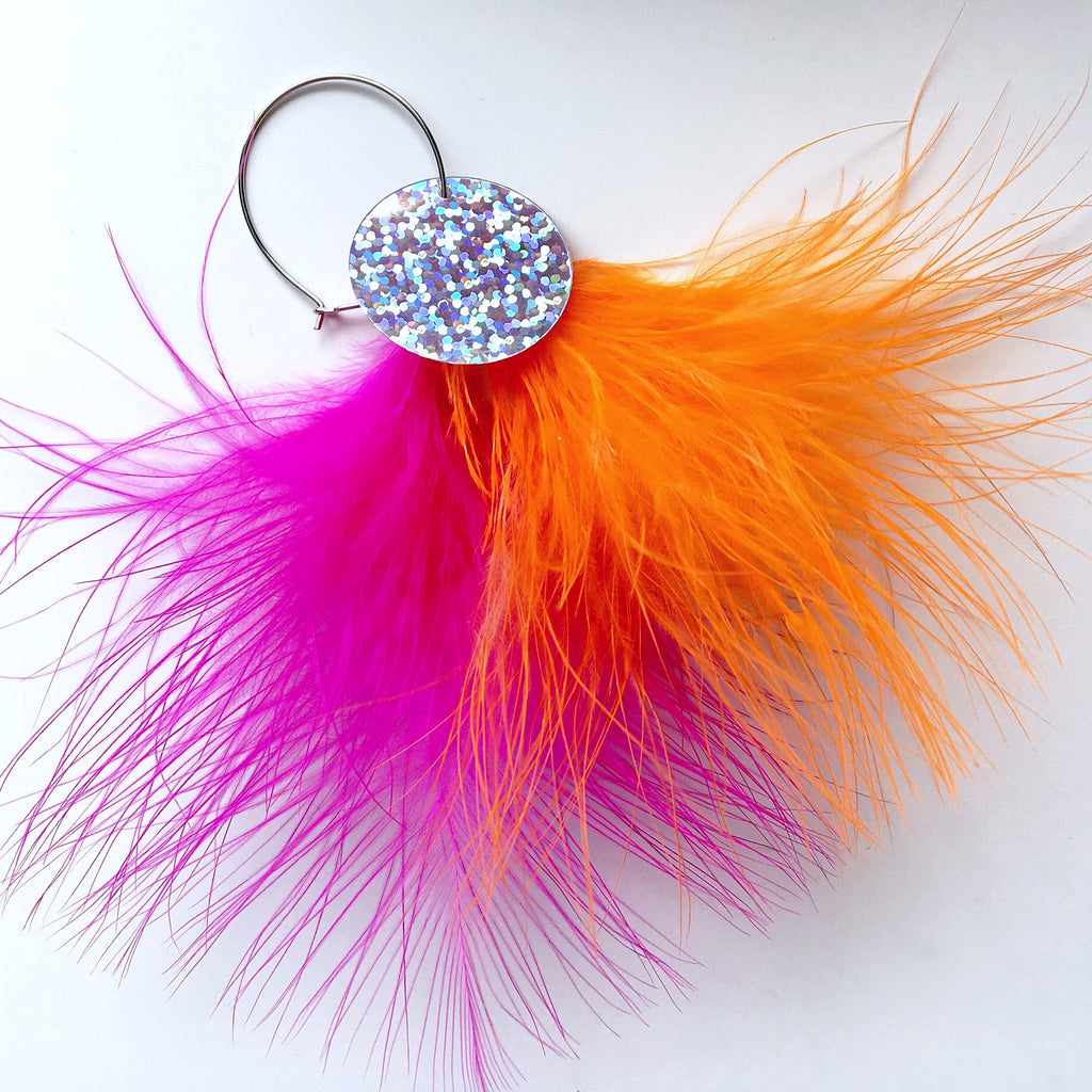 SINGLE DISC FEATHER HOOPS EARRINGS