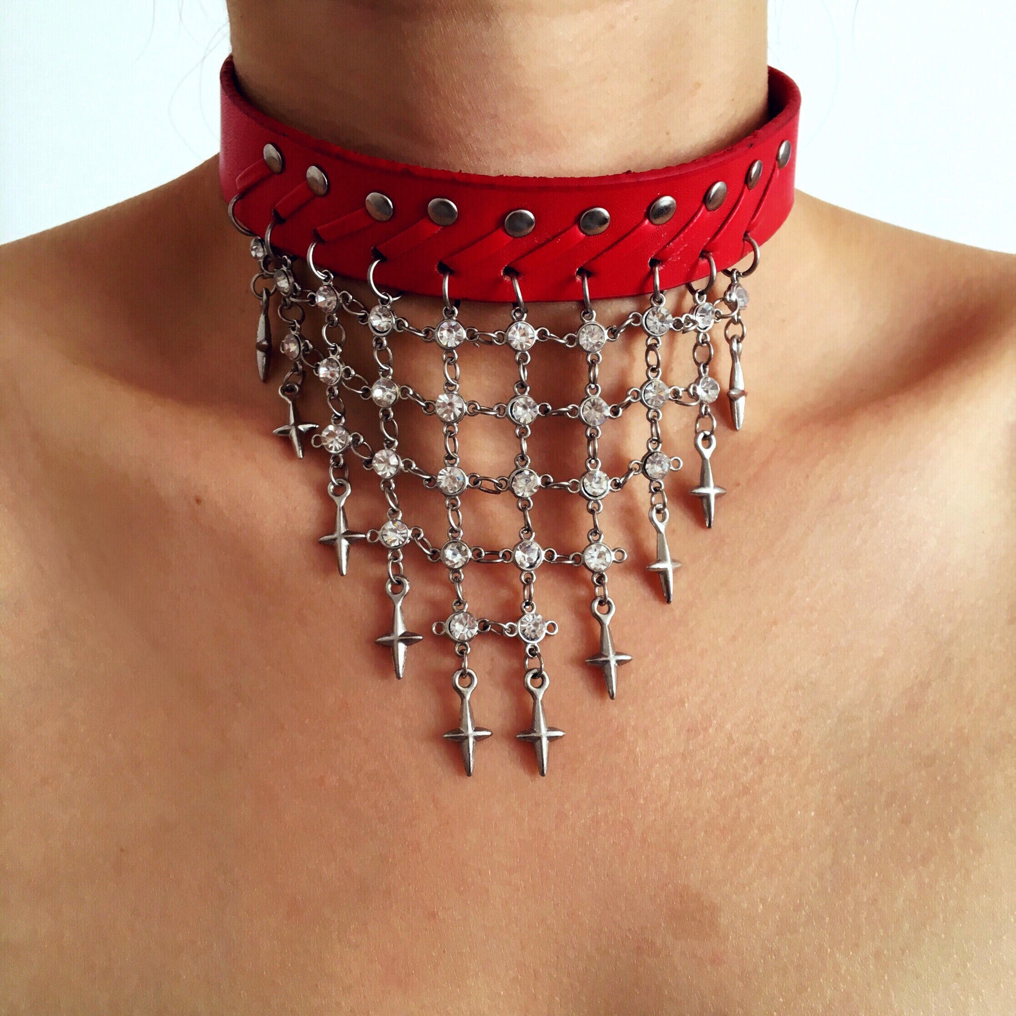 LIA RED FAUX LEATHER CHOKER