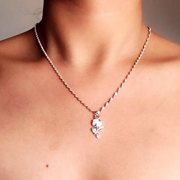 LITTLE ROSE NECKLACE