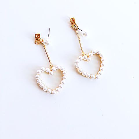 FAUX PEARL HEART LONG EARRINGS