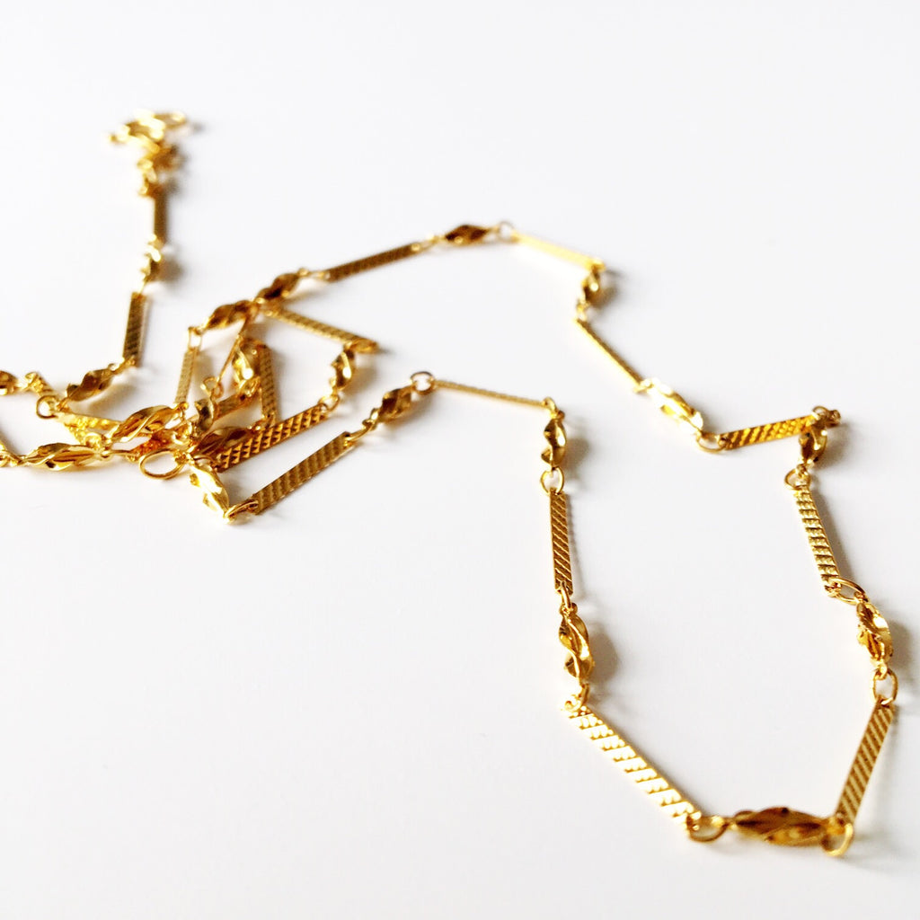 LONG BAR CHAIN NECKLACE
