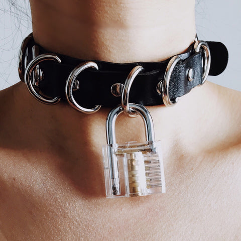 NKYES FAUX BLACK LEATHER LOCK CHAIN CHOKER NECKLACE